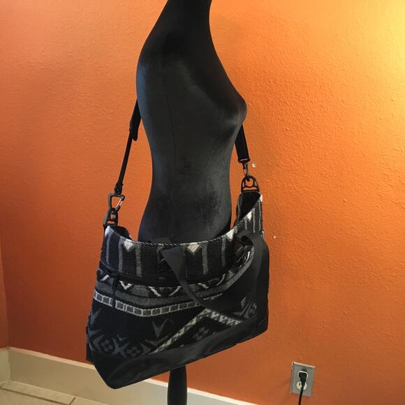 Greyson x Jones G.O.A.T. Aztec Tote Bag Grey Black Weekender Travel 23x15x7 Pack - Picture 2 of 9